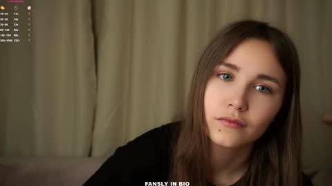 Snapshot of zeldaes chatting on October 16, 2025, 1:06 am Emilia online show from October 16, 2025, 1:06 am