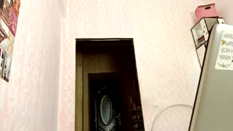 zeniabrossoit online show from May 9, 2026, 3:34 am