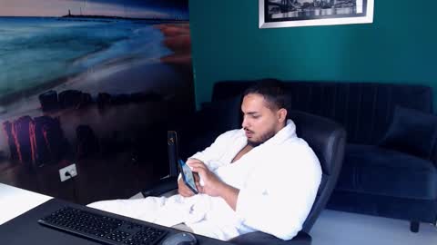 Snapshot of zenobaro chatting on October 12, 2025, 12:15 pm zenobaro online show from October 12, 2025, 12:15 pm