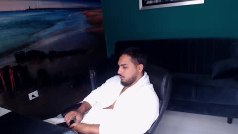 Snapshot of zenobaro chatting on October 18, 2025, 7:09 am zenobaro online show from October 18, 2025, 7:09 am