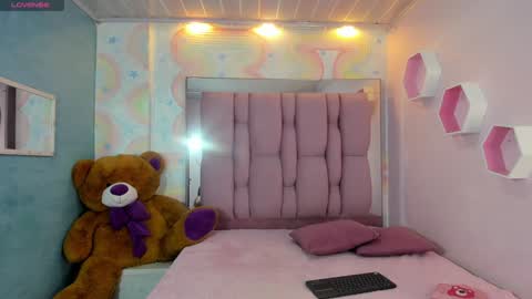 Snapshot of zephyra_angels1 chatting on December 26, 2024, 1:32 pm ZEPHYRA ANGELS online show from December 26, 2024, 1:32 pm