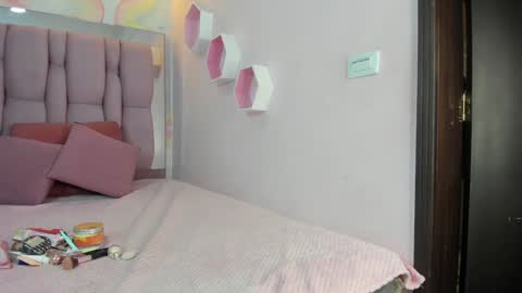 Snapshot of zephyra_angels1 chatting on December 31, 2024, 1:19 pm ZEPHYRA ANGELS online show from December 31, 2024, 1:19 pm