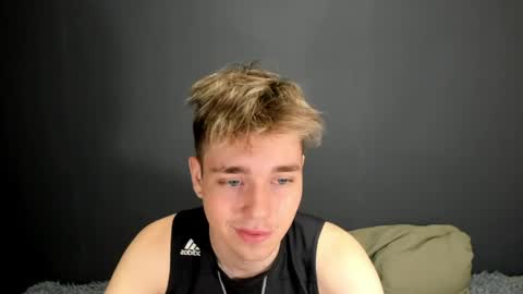 Snapshot of zeriixx chatting on April 27, 2026, 2:53 am Ethan online show from April 27, 2026, 2:53 am