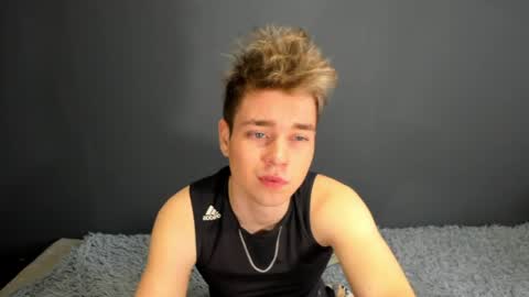 Snapshot of zeriixx chatting on May 13, 2026, 2:31 am Ethan online show from May 13, 2026, 2:31 am