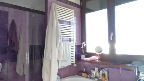 Snapshot of zeta214 chatting on January 8, 2026, 9:22 am zeta214 online show from January 8, 2026, 9:22 am