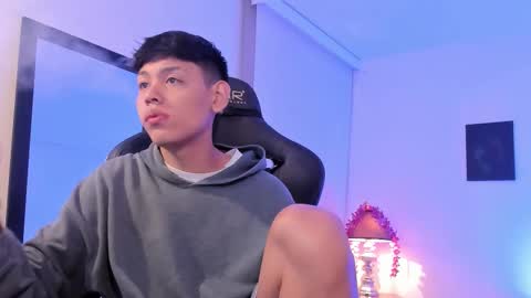 Snapshot of zeus_blaze chatting on October 1, 2025, 12:11 pm zeus_blaze online show from October 1, 2025, 12:11 pm