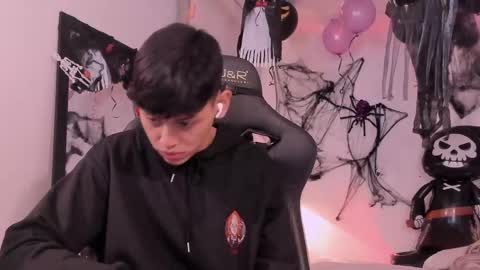 Snapshot of zeus_blaze chatting on October 8, 2025, 12:14 pm zeus_blaze online show from October 8, 2025, 12:14 pm