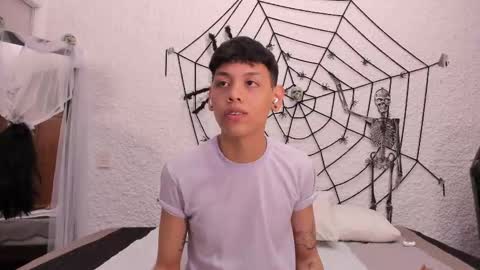 Snapshot of zeus_blaze chatting on October 10, 2025, 1:04 am zeus_blaze online show from October 10, 2025, 1:04 am