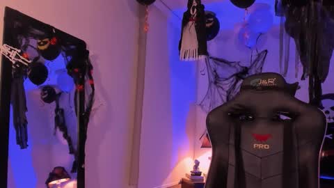 Snapshot of zeus_blaze chatting on October 16, 2025, 5:19 am zeus_blaze online show from October 16, 2025, 5:19 am