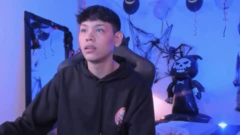 Snapshot of zeus_blaze chatting on October 21, 2025, 12:06 pm zeus_blaze online show from October 21, 2025, 12:06 pm