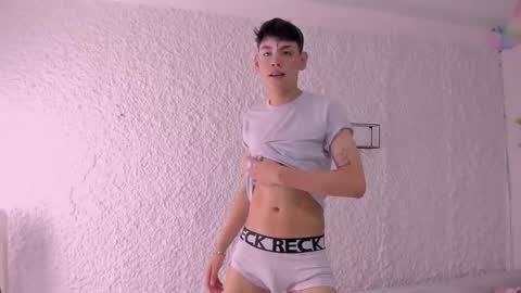 Snapshot of zeus_blaze chatting on October 22, 2025, 5:08 am zeus_blaze online show from October 22, 2025, 5:08 am