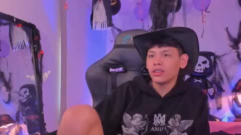 Snapshot of zeus_blaze chatting on October 25, 2025, 5:30 pm zeus_blaze online show from October 25, 2025, 5:30 pm