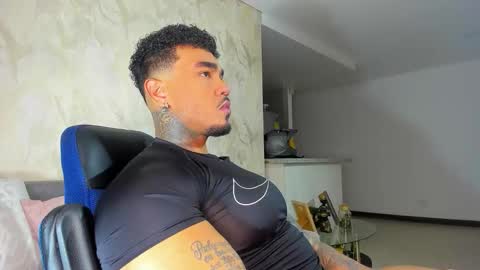 Snapshot of zeus_strong93 chatting on November 14, 2025, 2:54 am zeus strong online show from November 14, 2025, 2:54 am