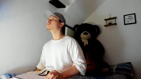 zeus online show from October 25, 2025, 7:08 pm