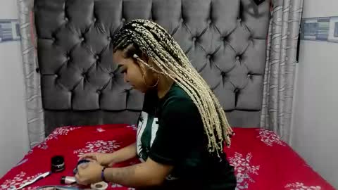 Snapshot of zeynep_20_ chatting on November 14, 2025, 12:48 pm zeynep_20_ online show from November 14, 2025, 12:48 pm