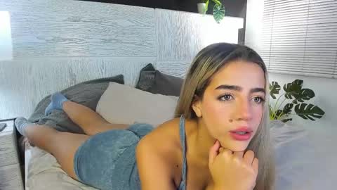 Snapshot of zhaavia chatting on March 8, 2025, 11:16 am Zhavia online show from March 8, 2025, 11:16 am