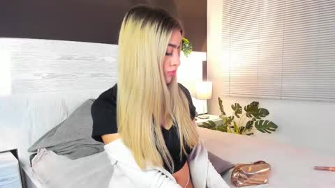 Snapshot of zhaavia chatting on March 10, 2025, 3:20 pm Zhavia online show from March 10, 2025, 3:20 pm