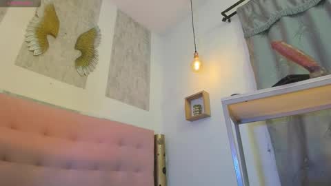 Snapshot of zhamira_21 chatting on October 18, 2025, 12:13 am ZHAMIRA  ANDRES online show from October 18, 2025, 12:13 am