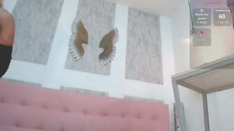 ZHAMIRA  ANDRES online show from May 5, 2026, 9:01 pm