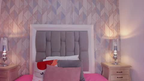 zharia_lux25 online show from July 8, 2026, 11:37 am