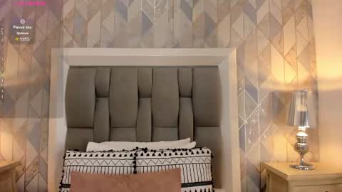 zharia_lux25 online show from August 7, 2026, 11:34 am