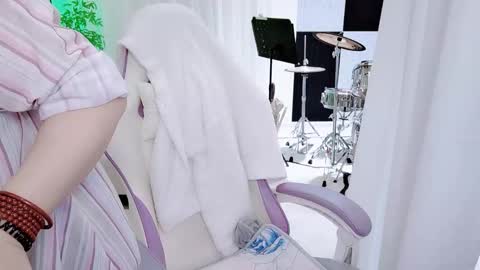 zhen online show from November 20, 2025, 12:44 am