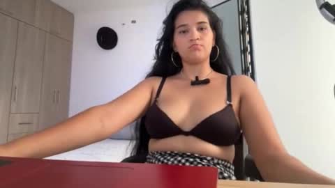 Snapshot of zhendaya23 chatting on October 15, 2025, 10:32 pm zhendaya23 online show from October 15, 2025, 10:32 pm