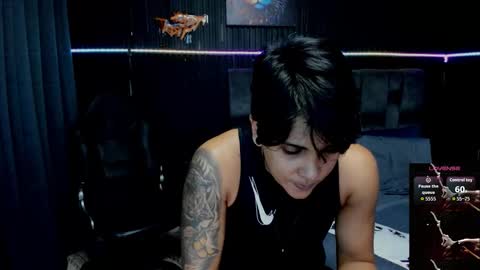 Snapshot of zhoestrong chatting on October 31, 2025, 10:00 pm zhoestrong online show from October 31, 2025, 10:00 pm