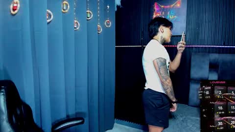 Snapshot of zhoestrong chatting on November 28, 2025, 10:23 pm zhoestrong online show from November 28, 2025, 10:23 pm