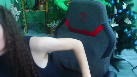 zianichols online show from December 24, 2024, 10:06 pm