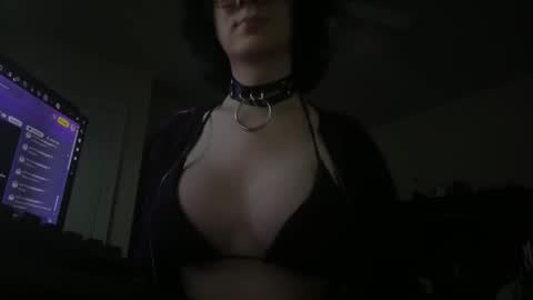 Snapshot of zielloos chatting on October 6, 2025, 10:40 pm Zielloos online show from October 6, 2025, 10:40 pm