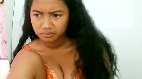 Snapshot of zina479102 chatting on April 22, 2026, 5:21 am elly online show from April 22, 2026, 5:21 am