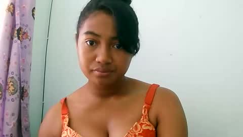 Snapshot of zina479102 chatting on April 23, 2026, 12:40 pm elly online show from April 23, 2026, 12:40 pm