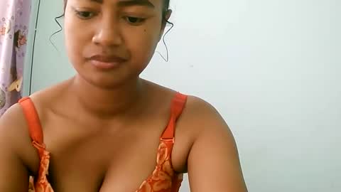 Snapshot of zina479102 chatting on April 25, 2026, 5:10 am elly online show from April 25, 2026, 5:10 am