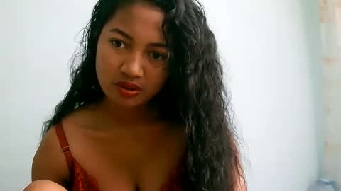 Snapshot of zina479102 chatting on June 7, 2026, 5:11 am elly online show from June 7, 2026, 5:11 am