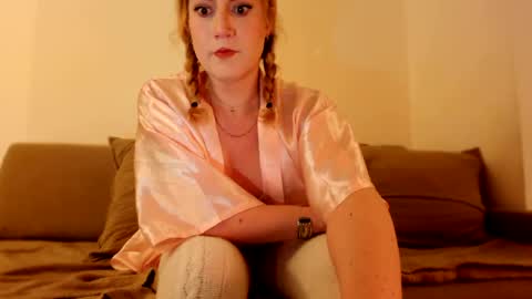 Snapshot of zina_sofia chatting on May 19, 2026, 12:16 am Sofia online show from May 19, 2026, 12:16 am