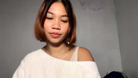 Mia online show from December 21, 2025, 5:42 pm