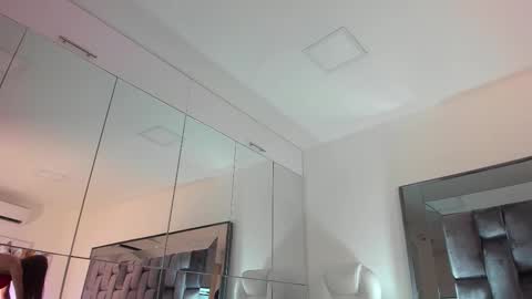 Nia  online show from November 21, 2025, 11:31 am