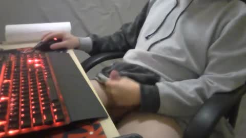 Snapshot of zkraston11 chatting on December 16, 2024, 3:22 pm zkraston11 online show from December 16, 2024, 3:22 pm