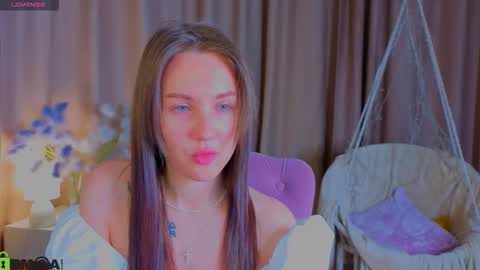 Snapshot of zlata__fox chatting on October 3, 2025, 4:37 pm Zlata  Mon Tue Thu Fri Sun Sa GMT 3 0000pm - 0600pm  online show from October 3, 2025, 4:37 pm