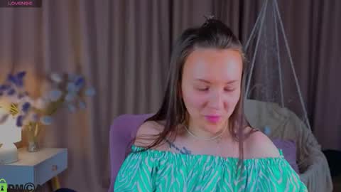 Snapshot of zlata__fox chatting on October 4, 2025, 5:00 pm Zlata  Mon Tue Thu Fri Sun Sa GMT 3 0000pm - 0600pm  online show from October 4, 2025, 5:00 pm