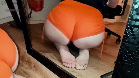 zlatalata online show from November 4, 2025, 2:27 pm