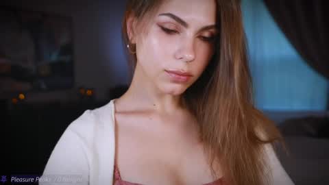 Snapshot of zlicious chatting on May 1, 2026, 11:31 pm Zara Join next live at 5PM EST online show from May 1, 2026, 11:31 pm