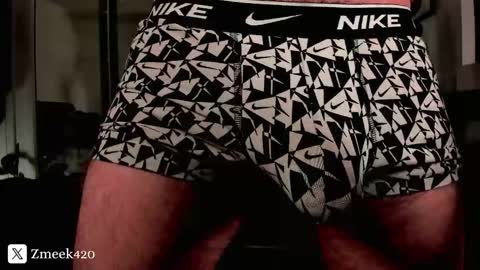 Snapshot of zmeek420 chatting on November 14, 2025, 10:18 pm Z online show from November 14, 2025, 10:18 pm