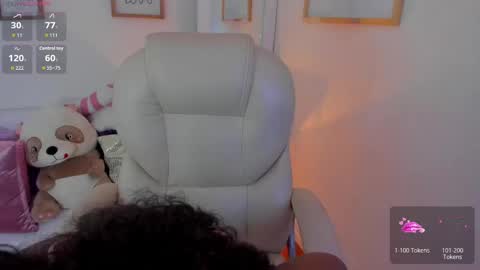 Zobe Love online show from December 15, 2025, 5:17 pm