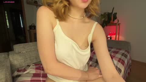 Snapshot of zoe__0 chatting on July 2, 2026, 1:39 pm Zoe online show from July 2, 2026, 1:39 pm