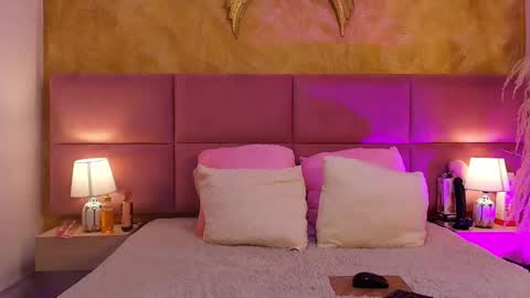 zoe_aitanaa online show from May 13, 2026, 11:40 am