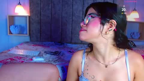 zoe_axel1 online show from April 26, 2026, 6:27 pm