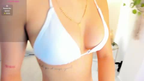 zoe_blunt_one online show from May 6, 2026, 12:10 pm