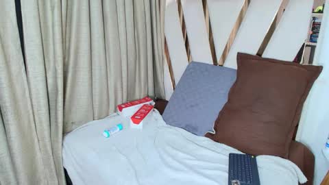 Zoe online show from September 19, 2025, 12:28 pm